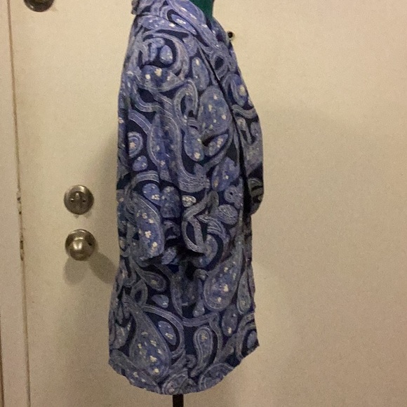 DANABUCHMAN 100% Silk Blouse 10, Cross over features w/covered buttons, Blue - Picture 5 of 9